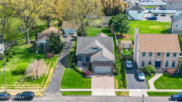 90 Saint Peters Place, Keyport, NJ 07735