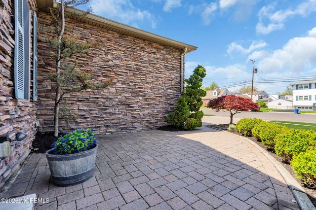 90 Saint Peters Place, Keyport, NJ 07735