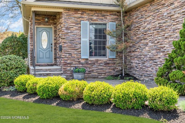 90 Saint Peters Place, Keyport, NJ 07735