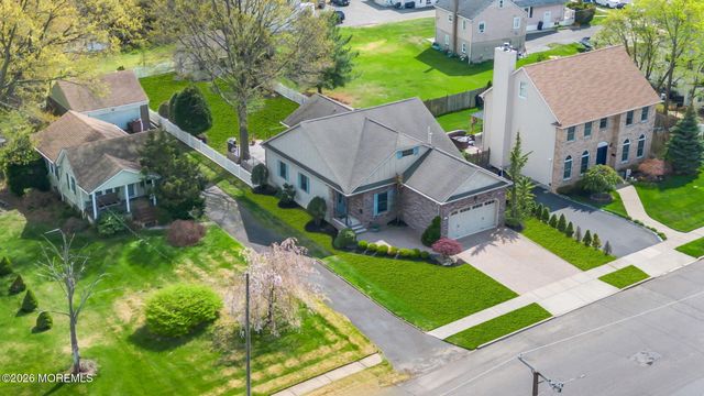 90 Saint Peters Place, Keyport, NJ 07735