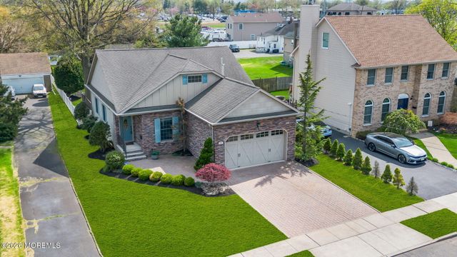 90 Saint Peters Place, Keyport, NJ 07735