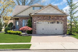 90 Saint Peters Place, Keyport, NJ 07735
