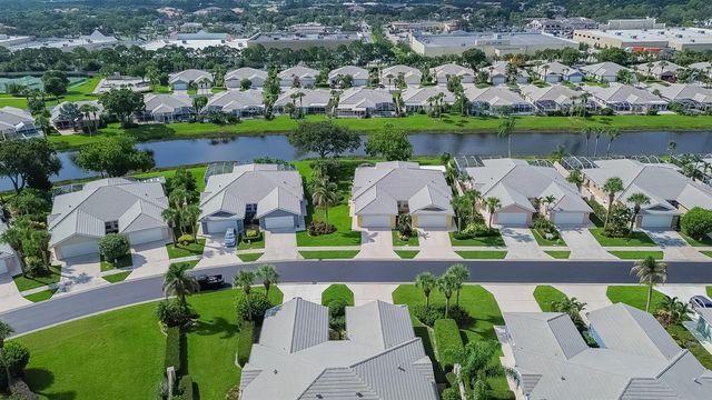 1276 NW BENTLEY Circle B, Port St. Lucie, FL 34986