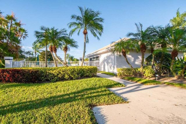 1276 NW BENTLEY Circle B, Port St. Lucie, FL 34986
