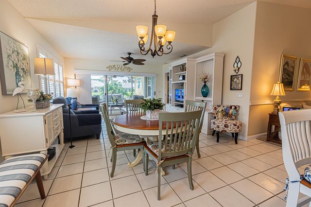 1276 NW BENTLEY Circle B, Port St. Lucie, FL 34986