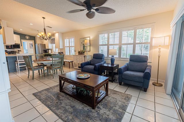 1276 NW BENTLEY Circle B, Port St. Lucie, FL 34986