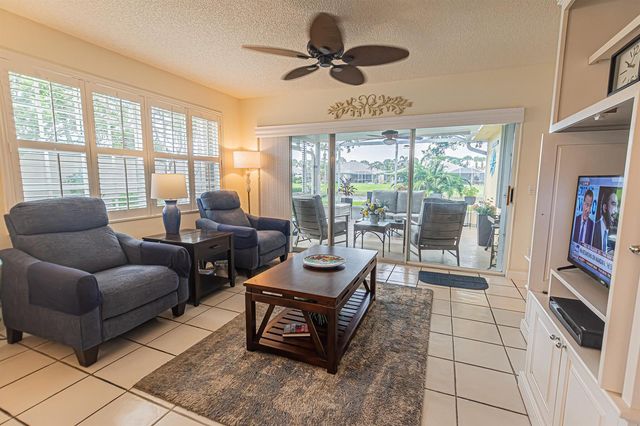 1276 NW BENTLEY Circle B, Port St. Lucie, FL 34986
