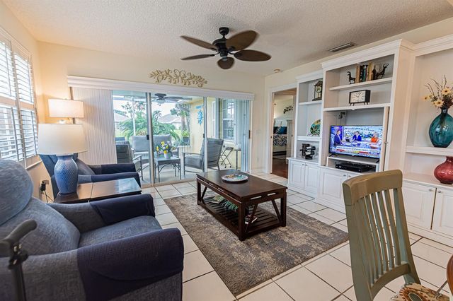 1276 NW BENTLEY Circle B, Port St. Lucie, FL 34986