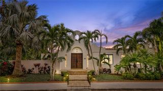 220 14TH AVENUE N, St Petersburg, FL 33701