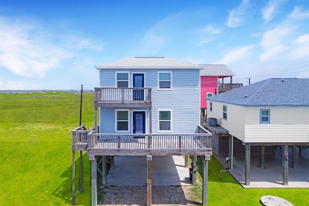 210 Nesmith Place, Surfside Beach, TX 77541
