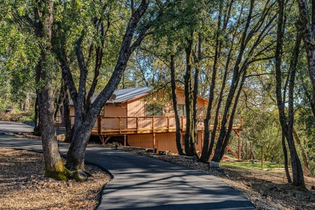13771 West Court, Pine Grove, CA 95665