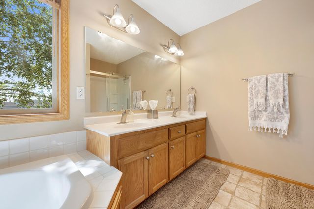 1774 Fox Run, Shakopee, MN 55379