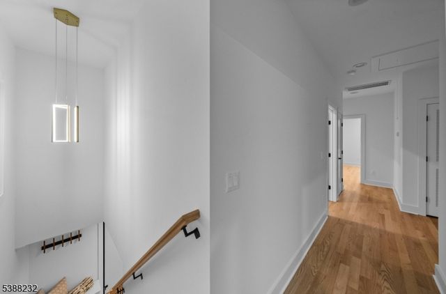 40 Hutton Rd, Clifton City, NJ 07013