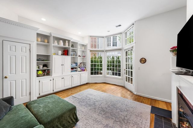 40 Joy St 9, Boston, MA 02114