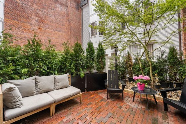40 Joy St 9, Boston, MA 02114