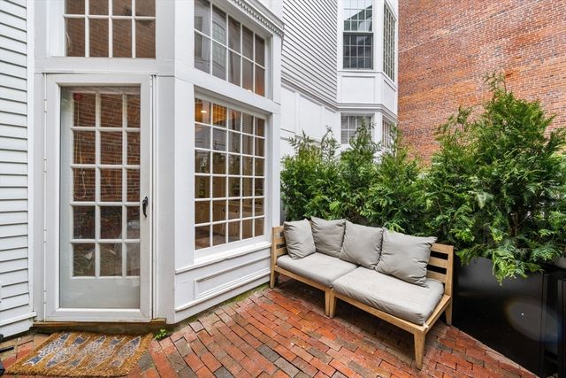 40 Joy St 9, Boston, MA 02114