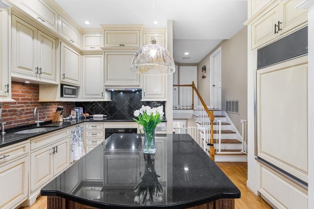 40 Joy St 9, Boston, MA 02114