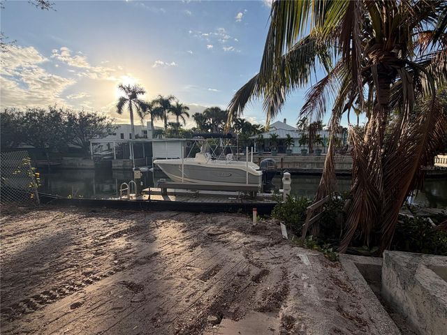 4644 HIGEL AVENUE, Sarasota, FL 34242