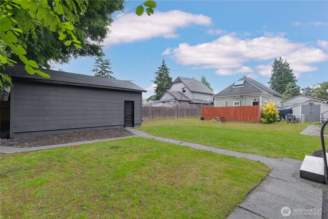 4015 S Yakima Avenue, Tacoma, WA 98418