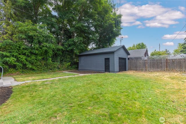 4015 S Yakima Avenue, Tacoma, WA 98418