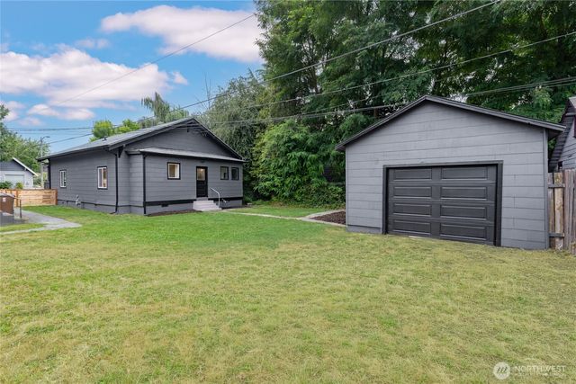 4015 S Yakima Avenue, Tacoma, WA 98418