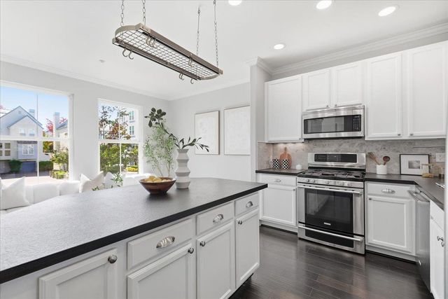 208 Village Lane, Foster City, CA 94404
