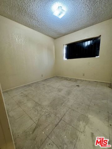 327 E 101st Street, Los Angeles, CA 90003