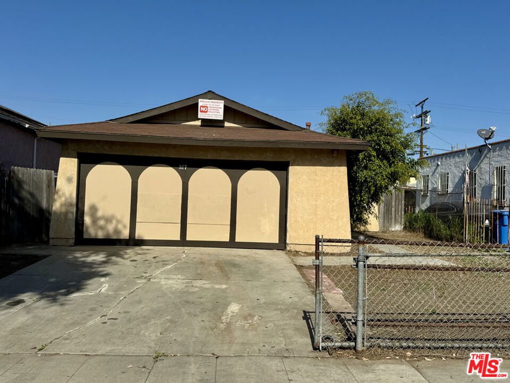 327 E 101st Street, Los Angeles, CA 90003