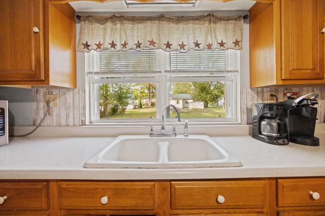 81 Elm St, Stanton, KY 40380