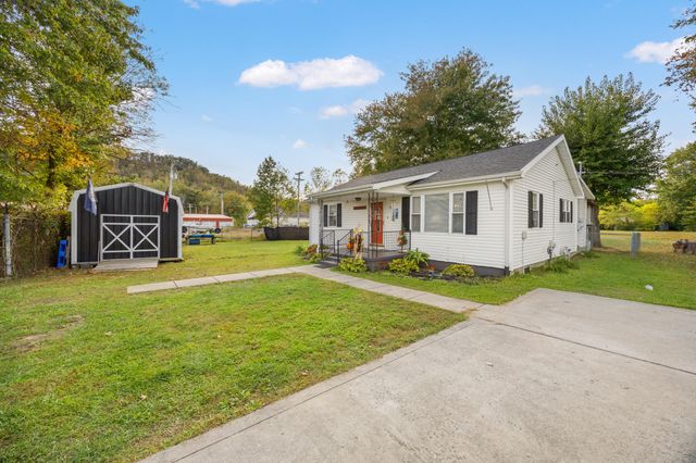 81 Elm St, Stanton, KY 40380