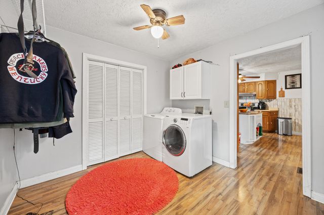 81 Elm St, Stanton, KY 40380