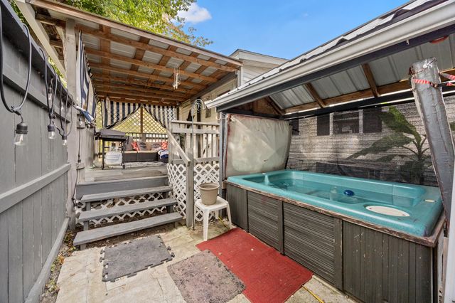 81 Elm St, Stanton, KY 40380