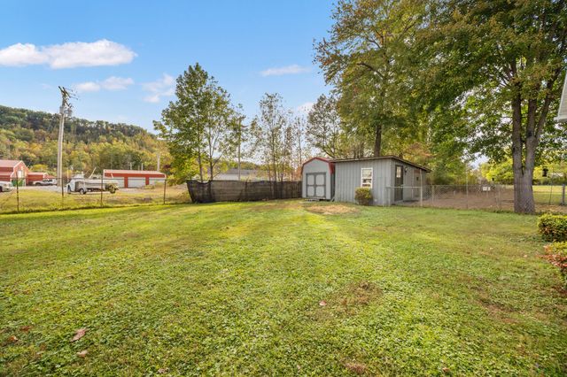 81 Elm St, Stanton, KY 40380