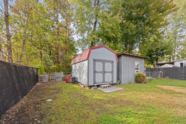 81 Elm St, Stanton, KY 40380