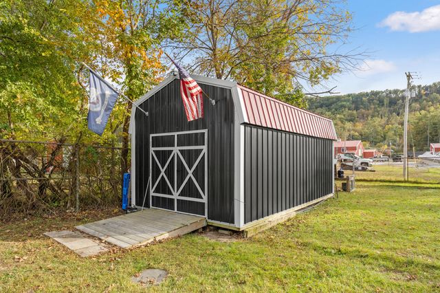 81 Elm St, Stanton, KY 40380