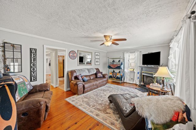 81 Elm St, Stanton, KY 40380