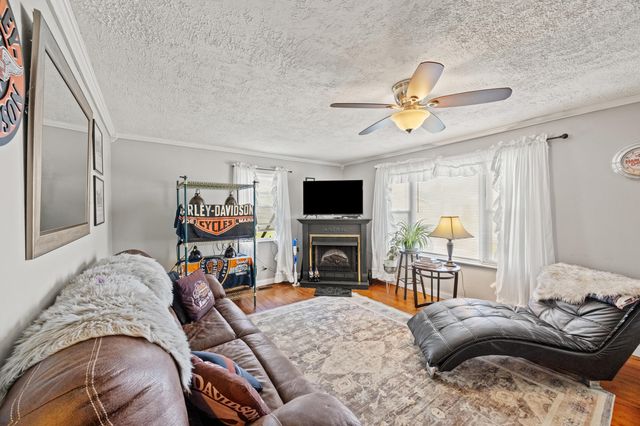 81 Elm St, Stanton, KY 40380