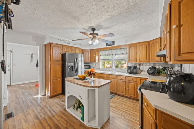 81 Elm St, Stanton, KY 40380