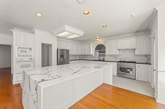 15510 Misty Hollow Drive, Houston, TX 77068