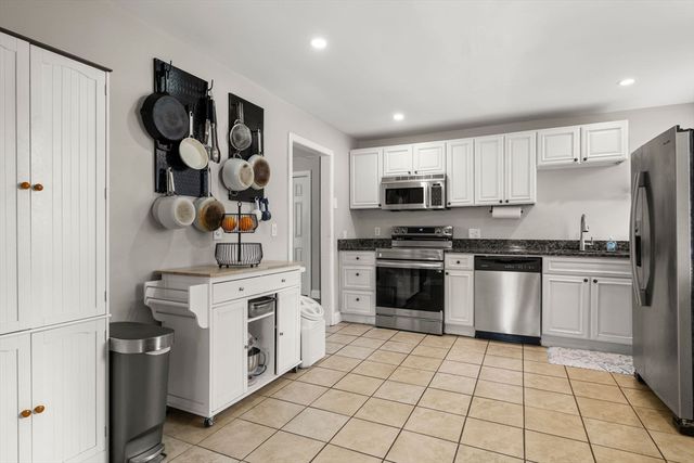 443 Pleasant St, Tewksbury, MA 01876