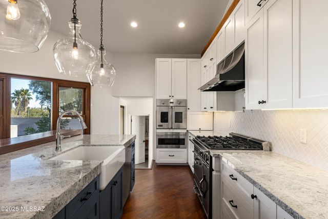 4740 N Hacienda Del Sol Road, Tucson, AZ 85718