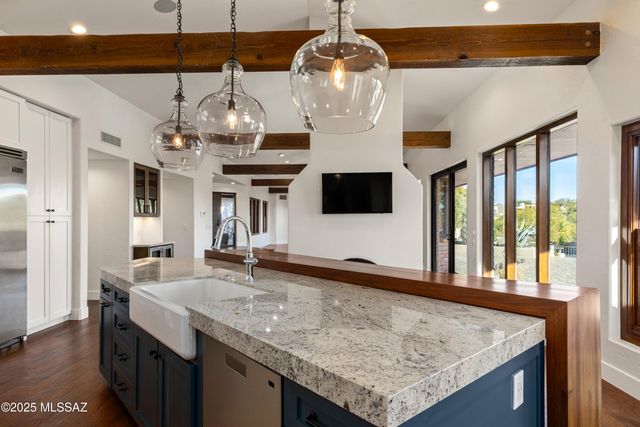 4740 N Hacienda Del Sol Road, Tucson, AZ 85718