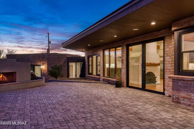 4740 N Hacienda Del Sol Road, Tucson, AZ 85718