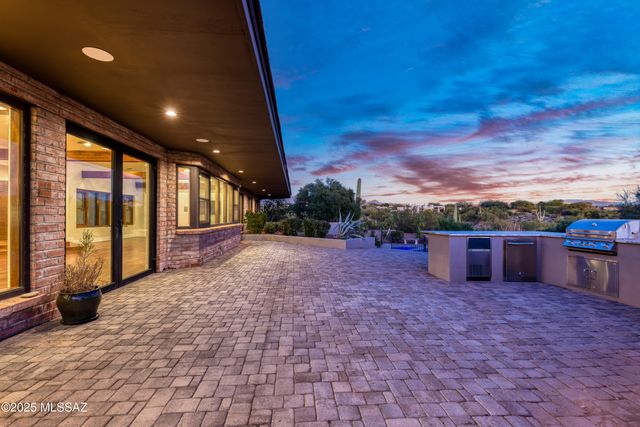 4740 N Hacienda Del Sol Road, Tucson, AZ 85718