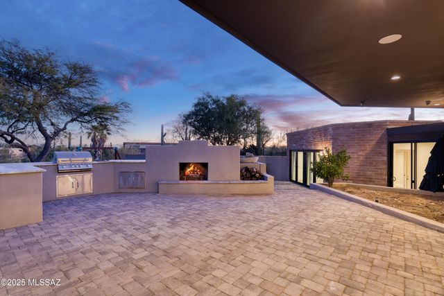 4740 N Hacienda Del Sol Road, Tucson, AZ 85718
