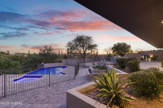 4740 N Hacienda Del Sol Road, Tucson, AZ 85718