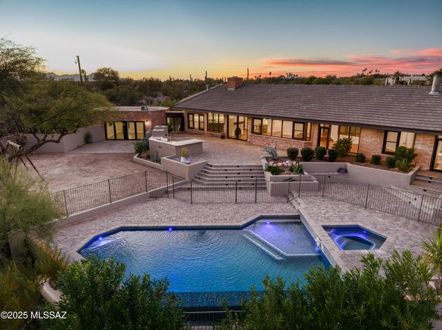 4740 N Hacienda Del Sol Road, Tucson, AZ 85718