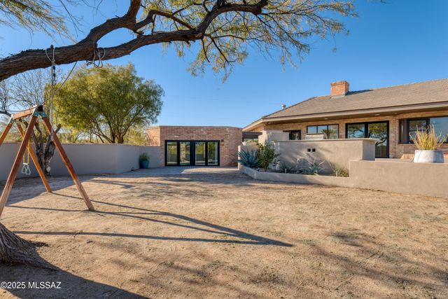 4740 N Hacienda Del Sol Road, Tucson, AZ 85718