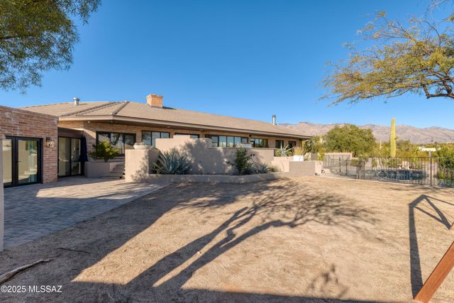 4740 N Hacienda Del Sol Road, Tucson, AZ 85718