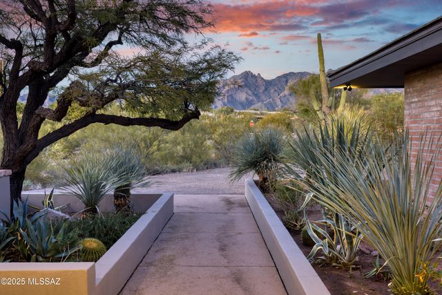 4740 N Hacienda Del Sol Road, Tucson, AZ 85718